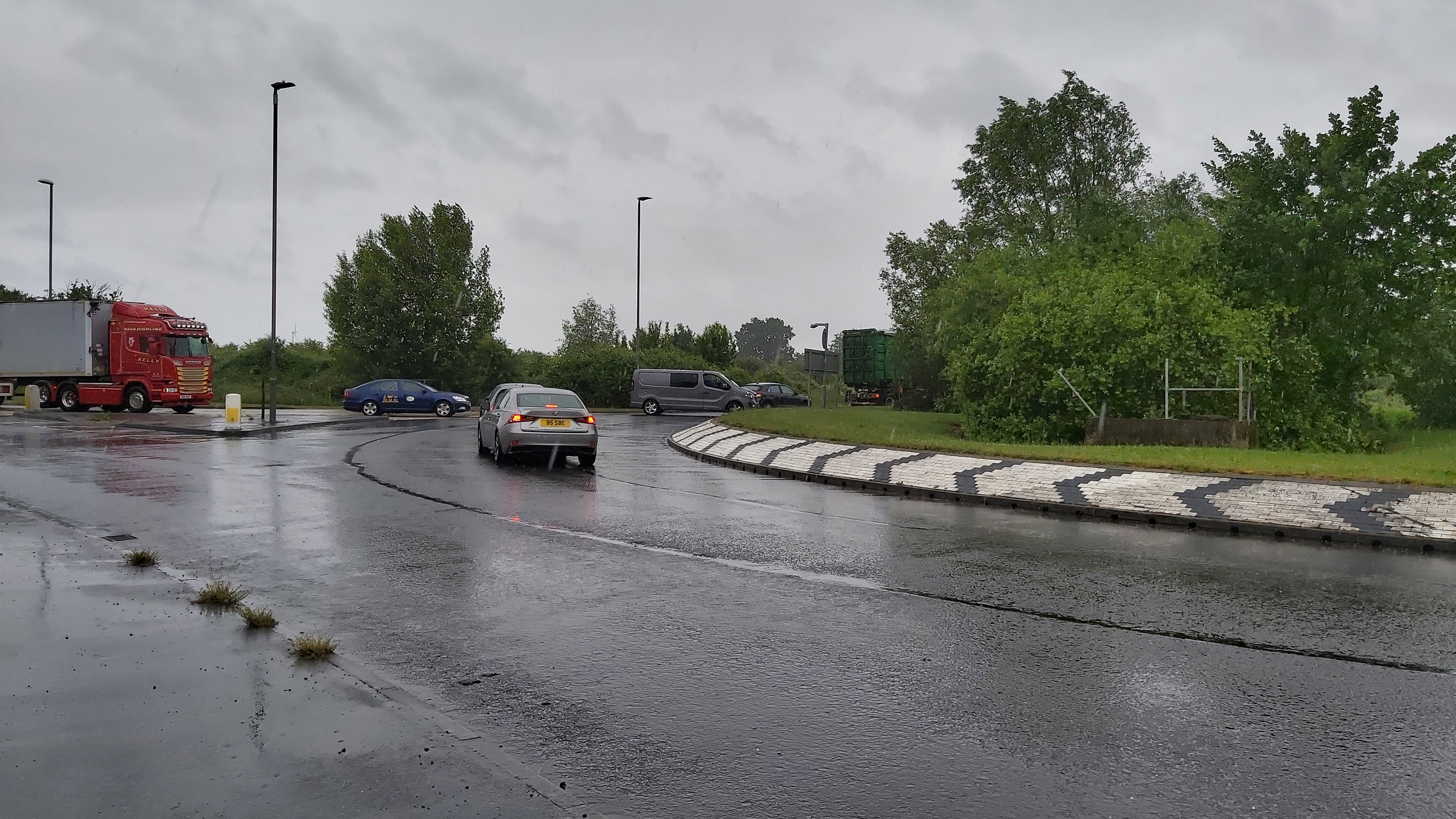 Serious crash closes A413 near Aylesbury